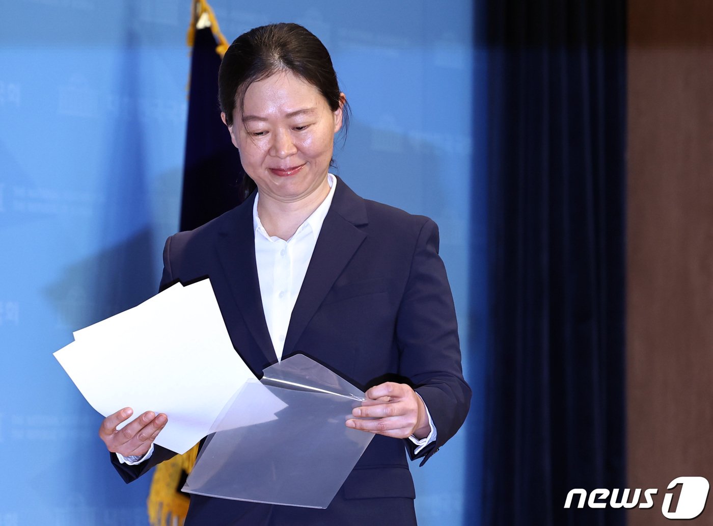본문 이미지 - 권은희 국민의힘 의원이 29일 오전 서울 여의도 국회 소통관에서 국민의힘 탈당 및 국회의원직 사퇴 기자회견을 마치고 회견장을 나서고 있다. 2024.1.29/뉴스1 ⓒ News1 구윤성 기자