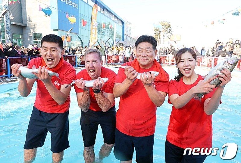 제15회 평창송어축제 자료사진. &#40;평창송어축제위원회 제공&#41; 2024.1.29/뉴스1