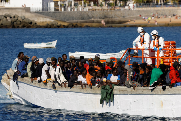 "추방 아닌 포용"…스페인 '체류기회 확대'로 세계 反이민물결 도전