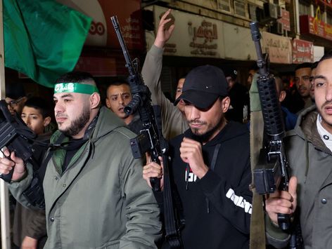 [사진] 하마스 정치국 2인자 사망하자 시위 중인 팔레스타인인들