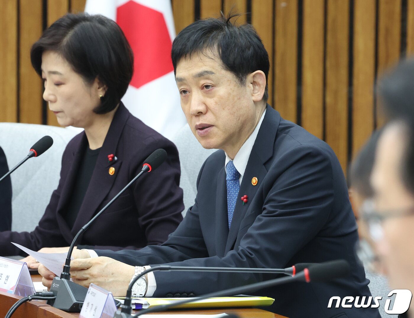 본문 이미지 - 김주현 금융위원장이 3일 서울 여의도 국회에서 열린 2024년 경제정책방향 당정협의회에서 발언을 하고 있다. 2024.1.3/뉴스1 ⓒ News1 송원영 기자