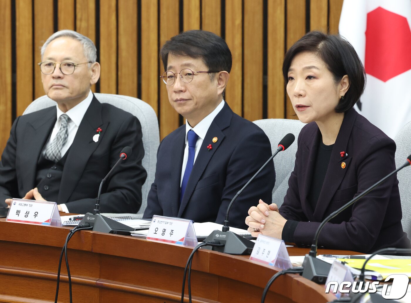 본문 이미지 - 오영주 중소벤처기업부 장관이 3일 서울 여의도 국회에서 열린 2024년 경제정책방향 당정협의회에서 발언을 하고 있다. 2024.1.3/뉴스1 ⓒ News1 송원영 기자