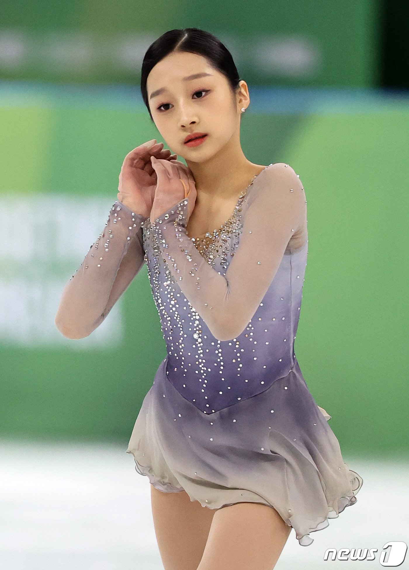 본문 이미지 - 대한민국 피겨의 차세대 간판 신지아가 30일 오후 강원 강릉 올림픽파크 강릉아이스아레나에서 열린 2024 강원동계청소년올림픽 피겨 스케이팅 여자 싱글 프리스케이팅에 출전해 아름다운 연기를 선보이고 있다. 이날 신지아는 프리 스케이팅에서 125.35점을 얻으며 종합 점수 191.83점을 기록했다. 2024.1.30/뉴스1 ⓒ News1 김진환 기자