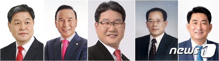 왼쪽부터 국민의힘 김성회,박덕흠, 박세복, 손만복, 더불어민주당 이재한 &#40;정당순&#41; /뉴스1 