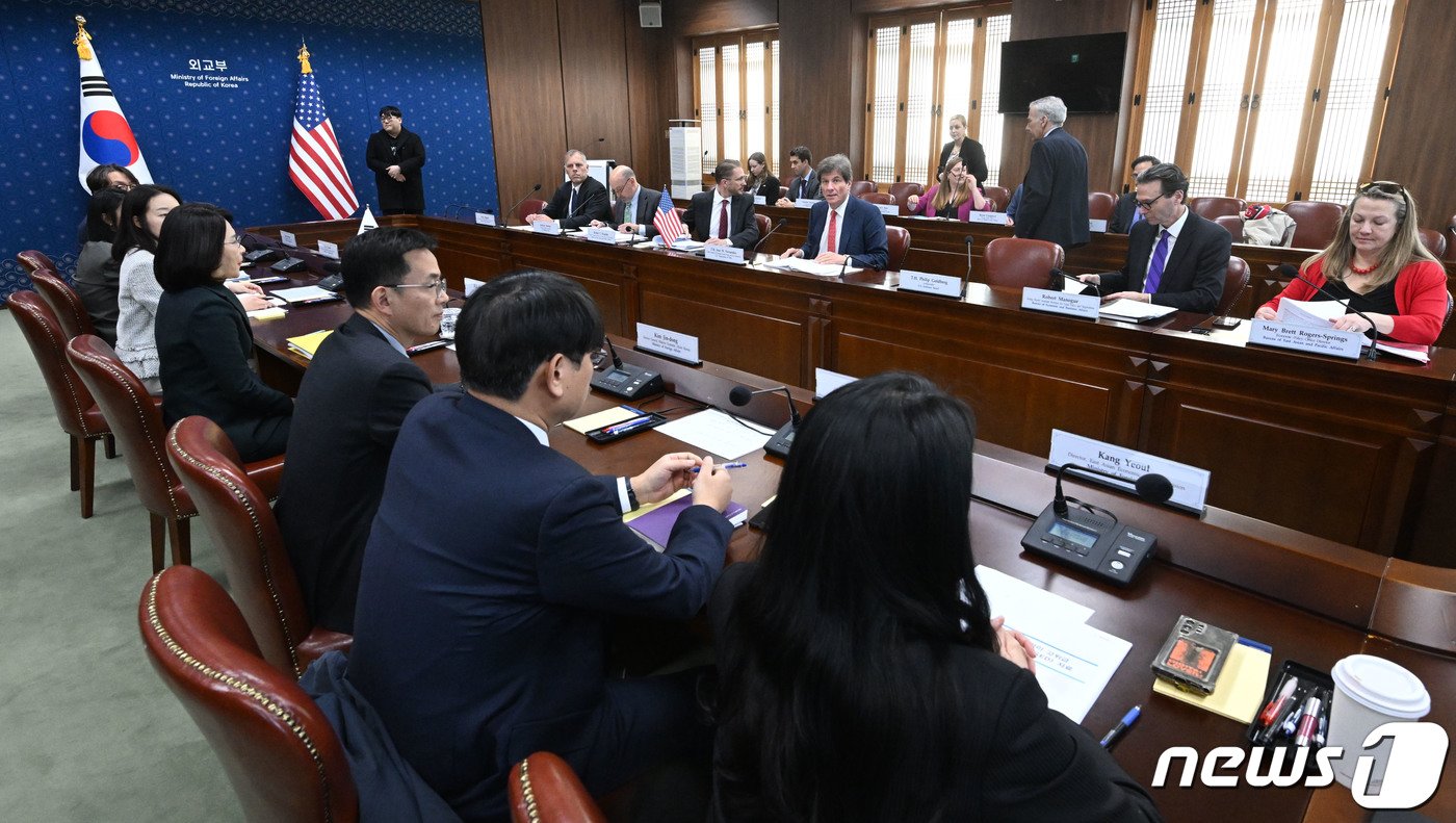 강인선 외교부 2차관과 호세 페르난데스 미국 국무부 경제성장·에너지·환경차관이 31일 서울 종로구 외교부에서 열린 한미 고위급 경제협의회에서 자리하고 있다. &#40;공동취재&#41; 2024.1.31/뉴스1 ⓒ News1 허경 기자