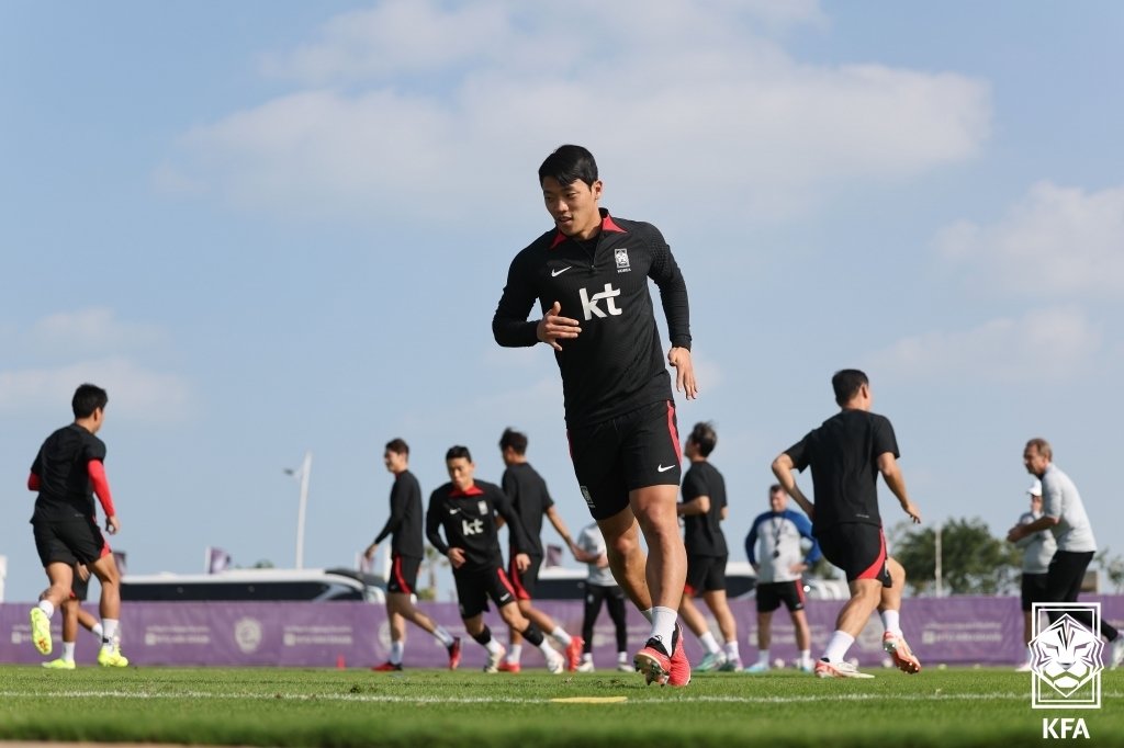 본문 이미지 - 2023 아시아축구연맹(AFC) 아시안컵에 출전하는 대한민국 축구 국가대표팀 황희찬이 4일(현지시간) 아랍에미리트 뉴욕대학교 아부다비 스타디움에서 훈련하고 있다. (대한축구협회 제공) 2024.1.5/뉴스1