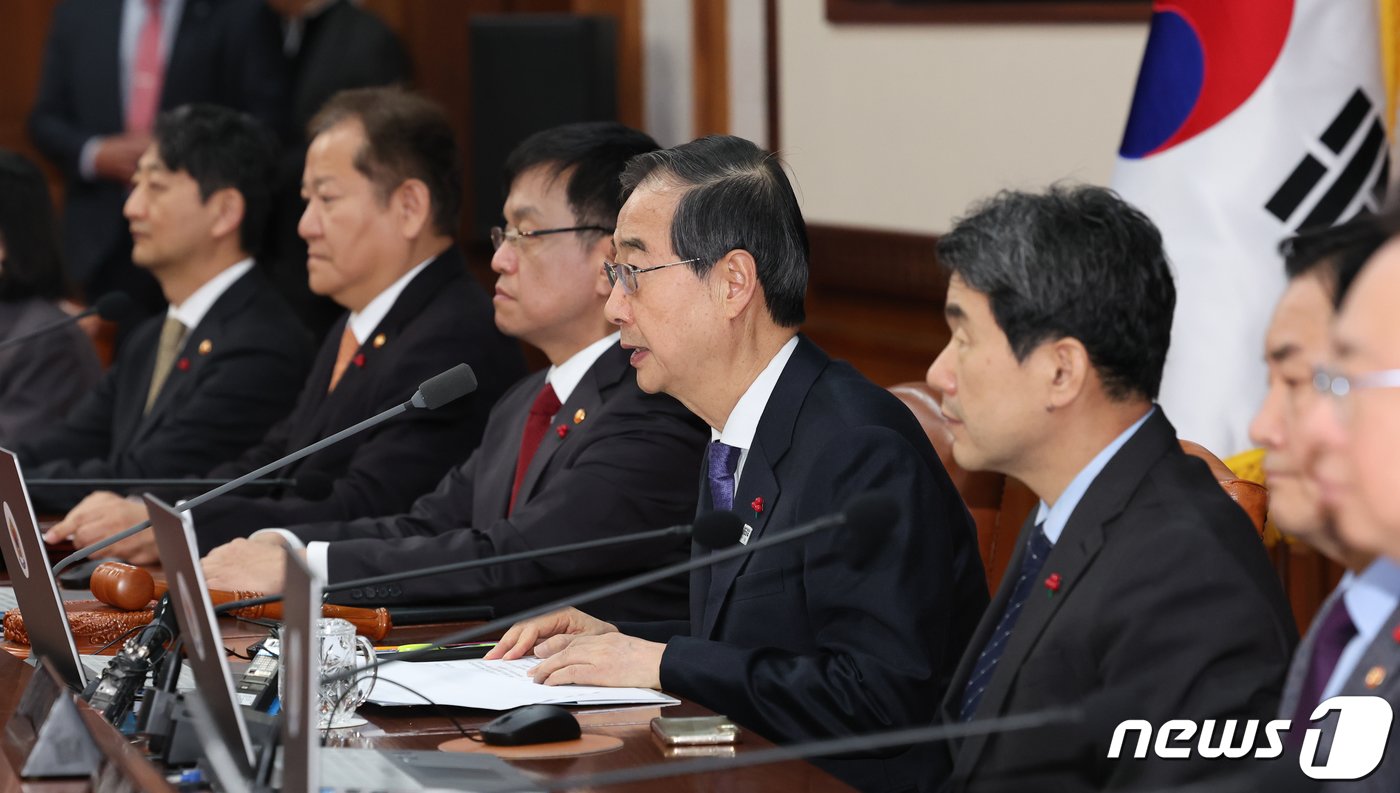 한덕수 국무총리가 5일 서울 종로구 정부서울청사에서 열린 임시 국무회의에서 모두발언을 하고 있다. 2024.1.5/뉴스1 ⓒ News1 허경 기자