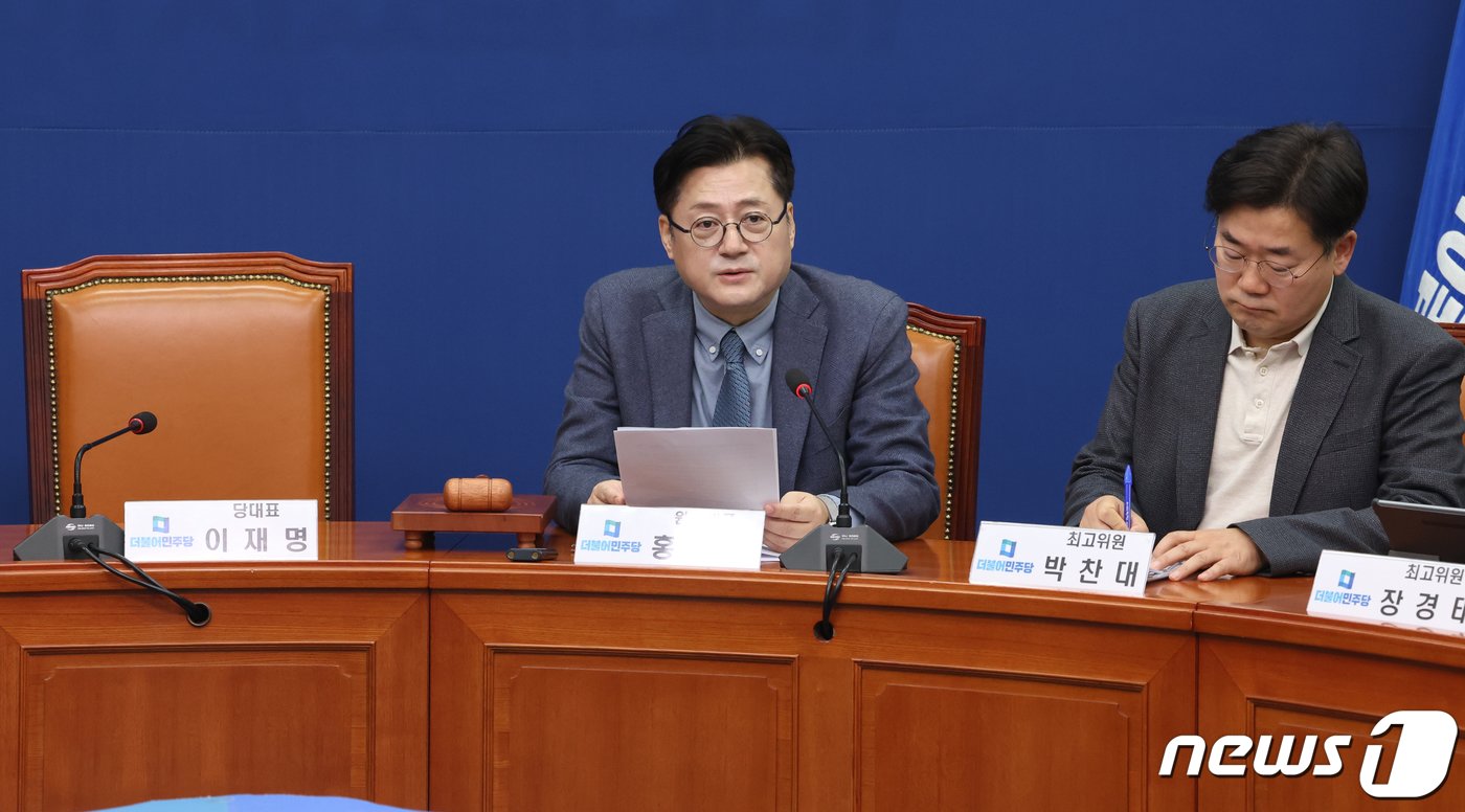 본문 이미지 - 홍익표 더불어민주당 원내대표가 5일 서울 여의도 국회에서 열린 최고위원회의에서 발언을 하고 있다. 2024.1.5/뉴스1 ⓒ News1 송원영 기자