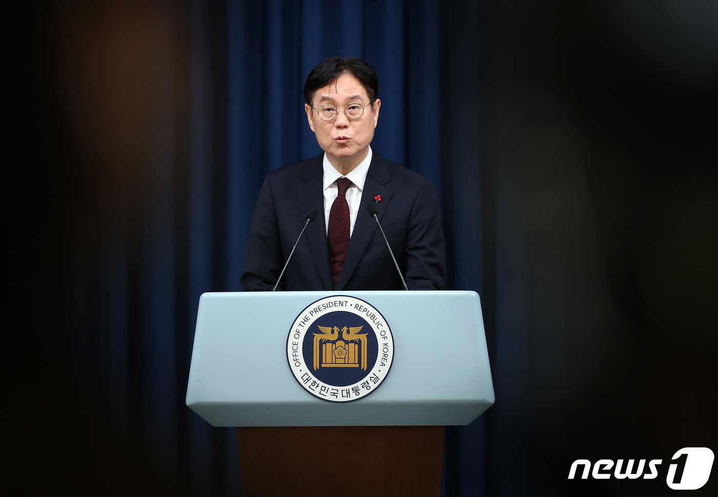 본문 이미지 - 이관섭 비서실장이 5일 용산 대통령실 청사 브리핑룸에서 김건희 여사·대장동 특검법(쌍특검법)에 대한 재의요구안(거부권) 의결과 관련한 브리핑을 하고 있다. 2024.1.5/뉴스1 ⓒ News1 오대일 기자