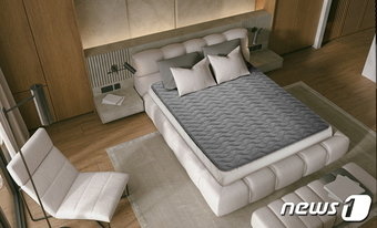 본문 이미지 -  쿠쿠홈시스 'DC 카본 전기 온열 매트’ 이미지(쿠쿠홈시스 제공)