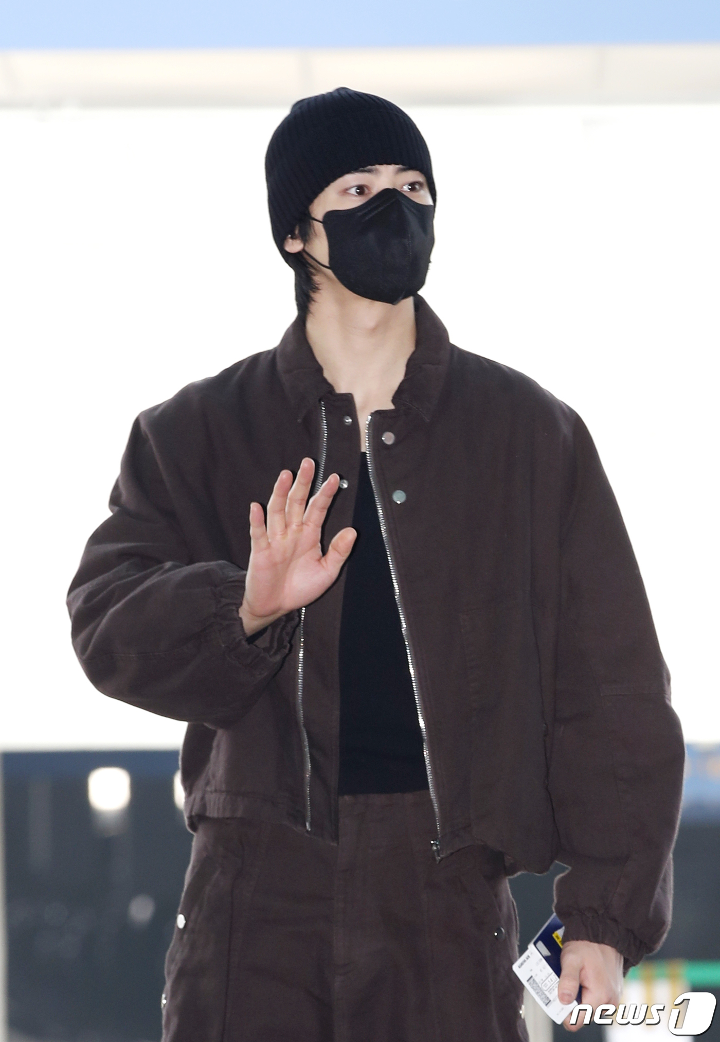 (인천공항=뉴스1) 권현진 기자 = 아스트로 차은우가 '제38회 골든디스크 어워즈 with 만디리' 참석을 위해 5일 인천국제공항에 도착해 인도네시아로 출국하고 있다. 2024.1 …