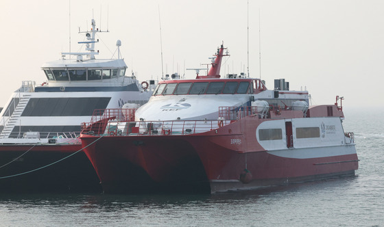 서해 강풍에 백령도 뱃길 이틀 연속 묶여…설 귀성길 차질