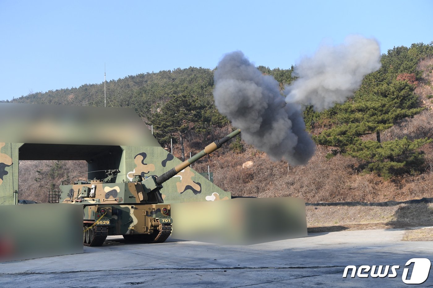 본문 이미지 - 북한군이 서북도서 지역에서 해안포 도발을 감행한 지난 1월 5일 오후 인천 옹진군 연평도에서 국군 K-9 자주포가 해상사격훈련을 하고 있다. (국방부 제공) 2024.1.5/뉴스1 ⓒ News1 장수영 기자