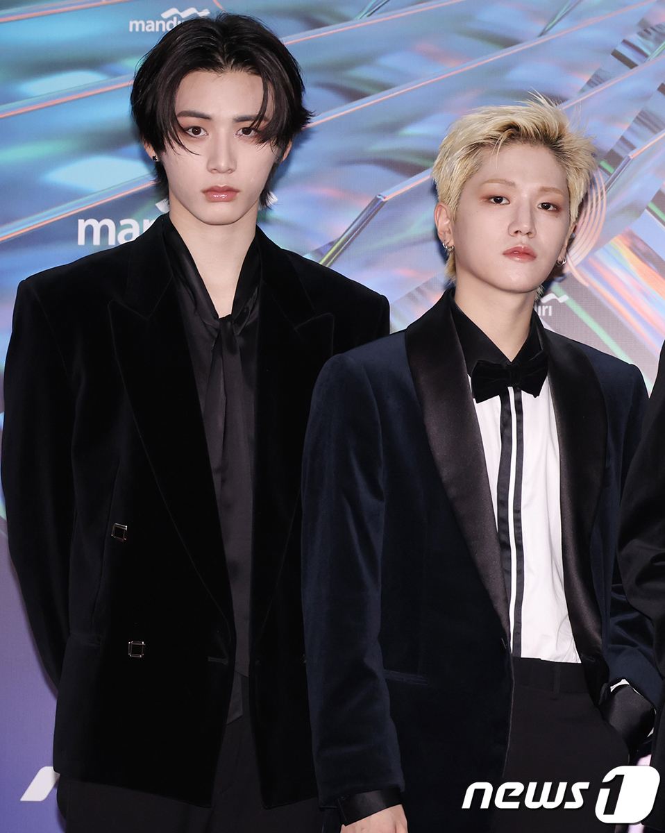 (서울=뉴스1) 권현진 기자 = 보이넥스트도어 태산과 리우(오른쪽)가 6일(현지시간) 인도네시아 자카르타 인터내셔널 스타디움에서 열린 '38회 골든디스크 어워즈 with 만디리' …