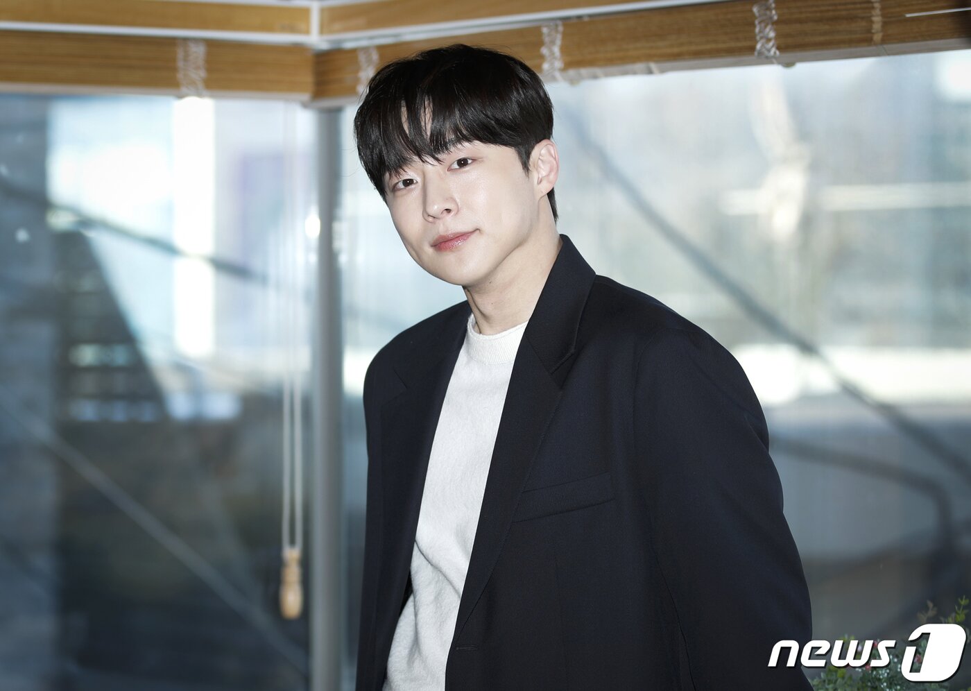 본문 이미지 - 배우 배인혁이 서울 종로구 삼청동의 한 카페에서 열린 인터뷰에 앞서 포즈를 취하고 있다. /뉴스1 ⓒ News1 권현진 기자