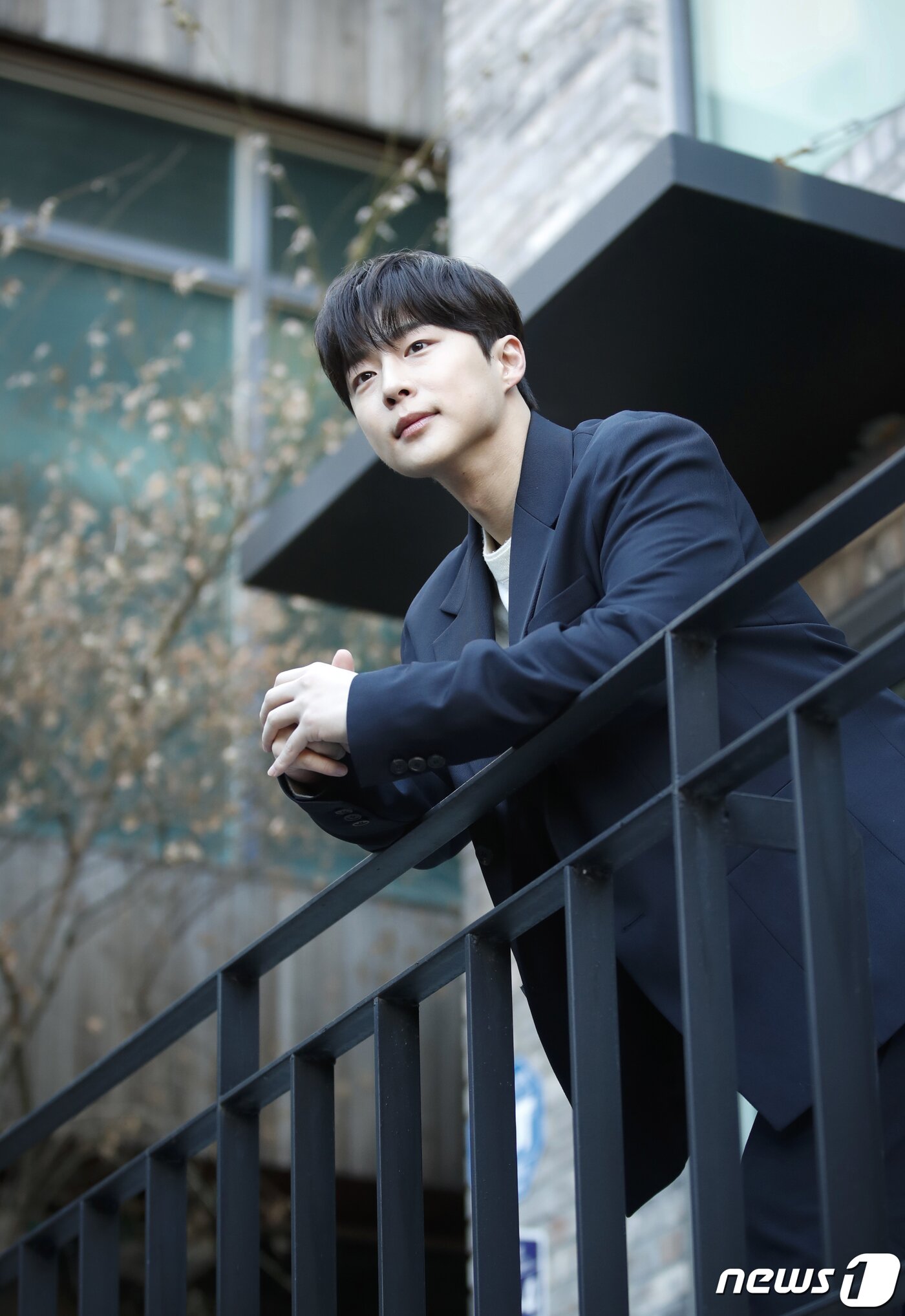 본문 이미지 - 배우 배인혁이 서울 종로구 삼청동의 한 카페에서 열린 인터뷰에 앞서 포즈를 취하고 있다. /뉴스1 ⓒ News1 권현진 기자