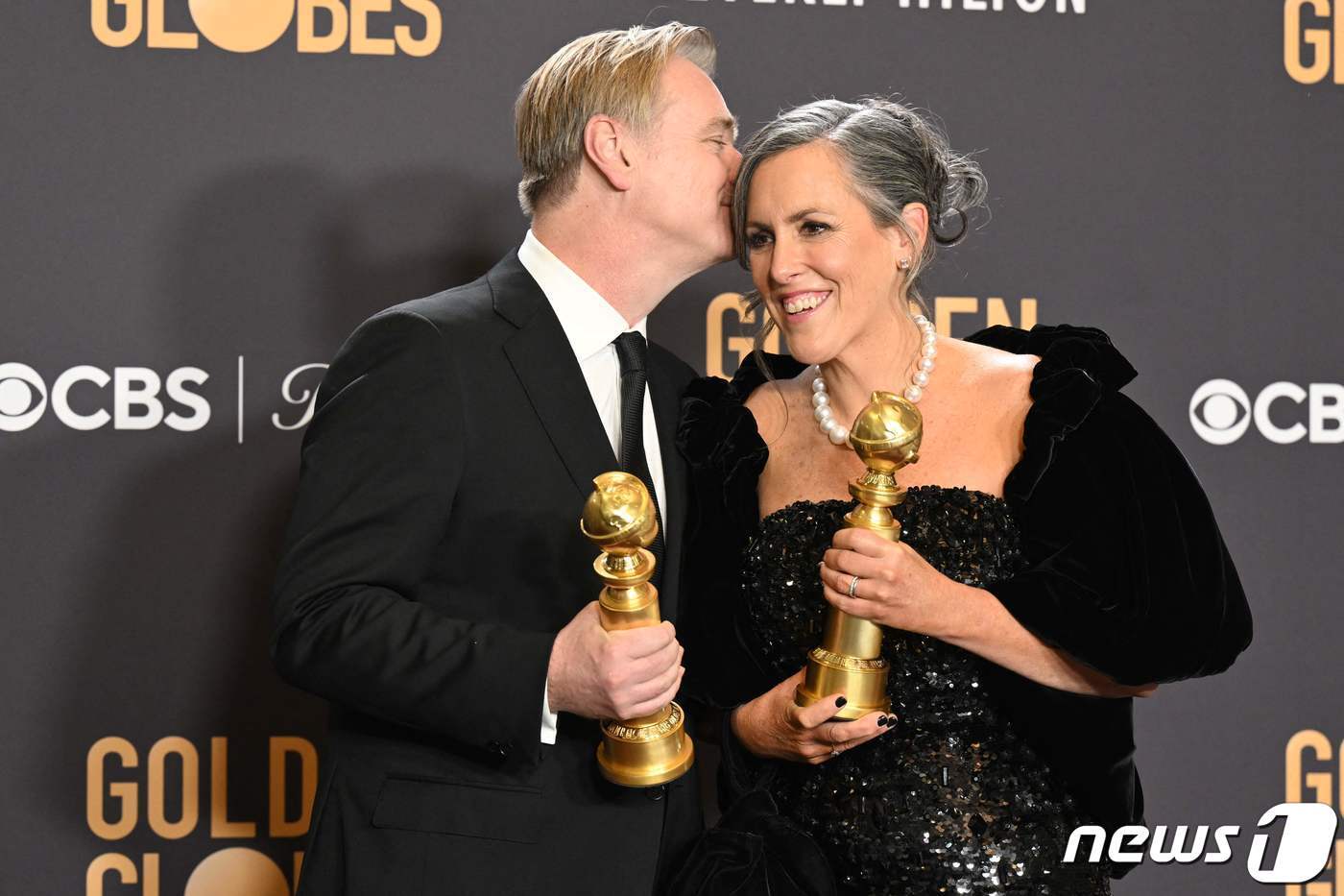 본문 이미지 - 크리스토퍼 놀란과 아내이자 제작자인 엠마 토마스 ⓒ AFP=뉴스1