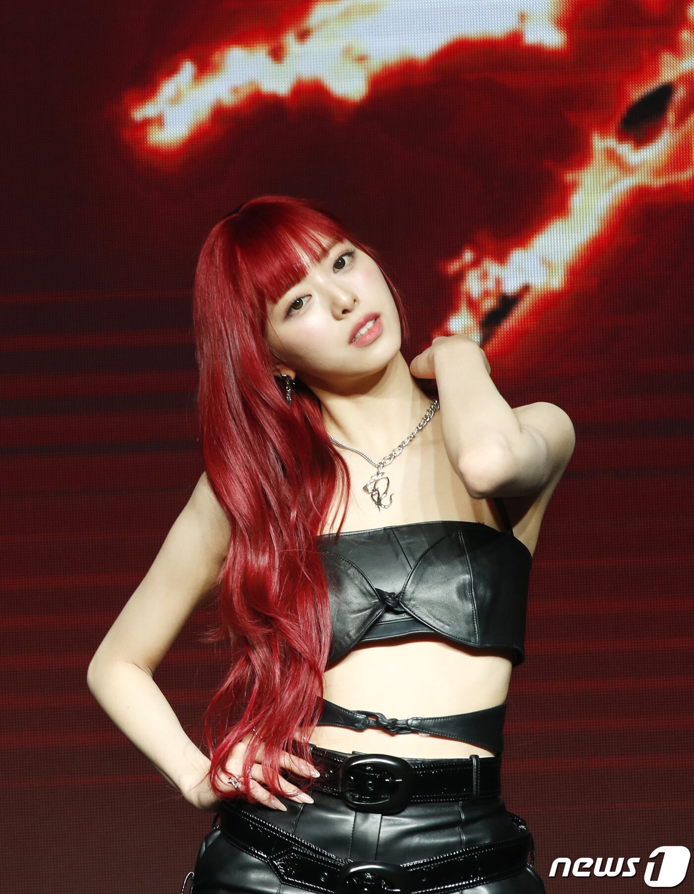 본문 이미지 - 그룹 있지(ITZY) 유나가 8일 오후 서울 영등포구 콘래드 호텔에서 진행된 새 미니 앨범 '본 투 비(BORN TO BE)' 발매 기념 쇼케이스에서 매력을 발산하고 있다. ⓒ News1 권현진 기자