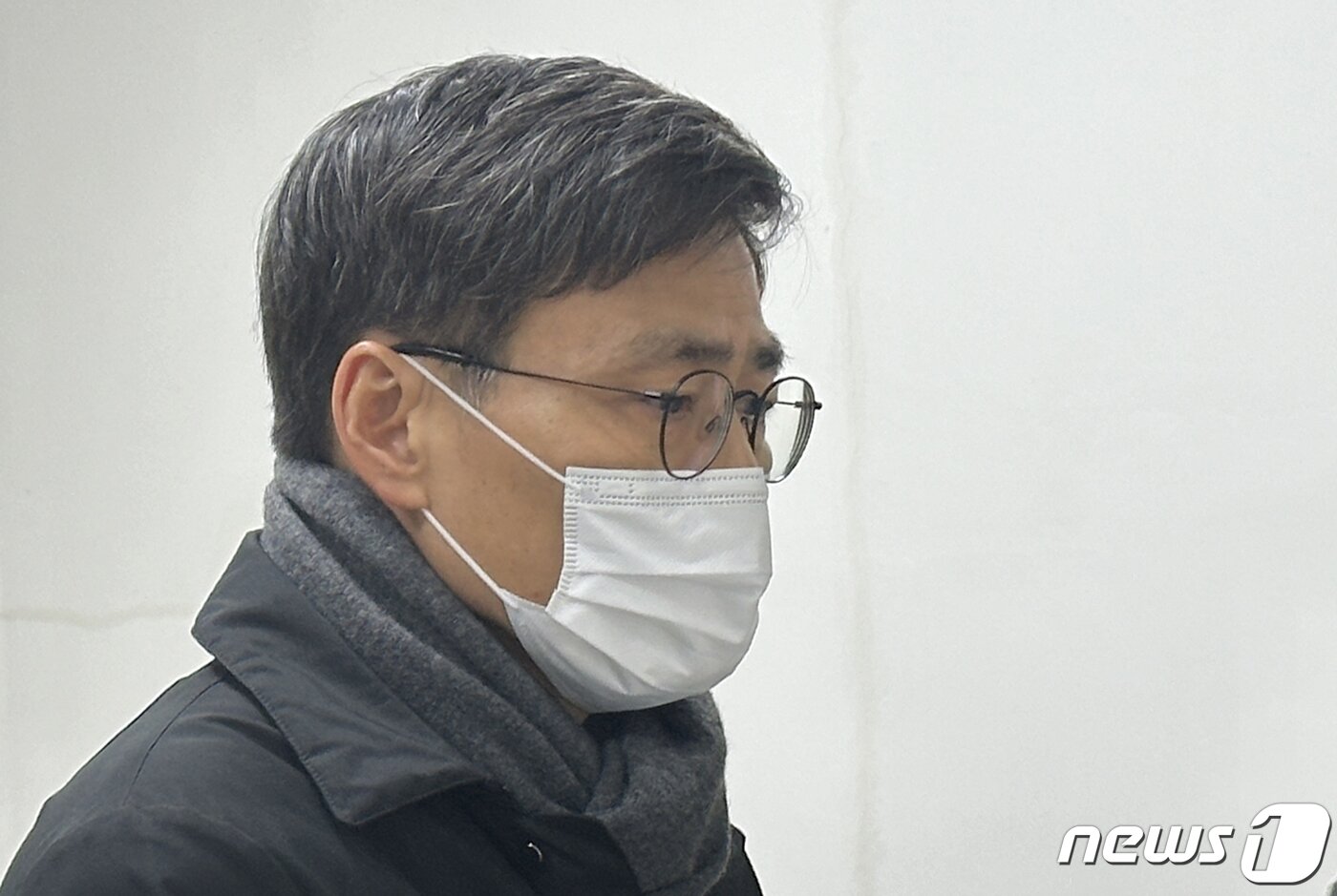 본문 이미지 - 이문기 전 행정중심복합도시건설청장이 8일 구속 전 피의자신문(영장 실질심사)를 받기 위해 대전지법에 출석하고 있다. 2024.1.8/뉴스1 ⓒ News1 김종서 기자