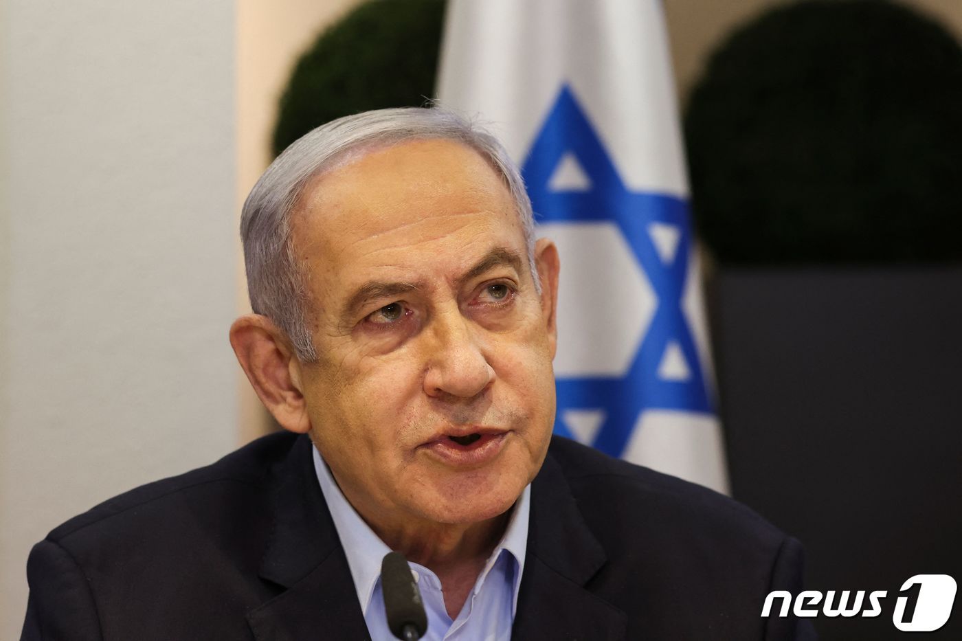 본문 이미지 - 지난 1월7일(현지시간) 이스라엘 텔아비브에서 열린 내각 회의에서 베냐민 네타냐후 이스라엘 총리가 발언하고 있다. 2024.01.07 ⓒ AFP=뉴스1 ⓒ News1 정지윤 기자