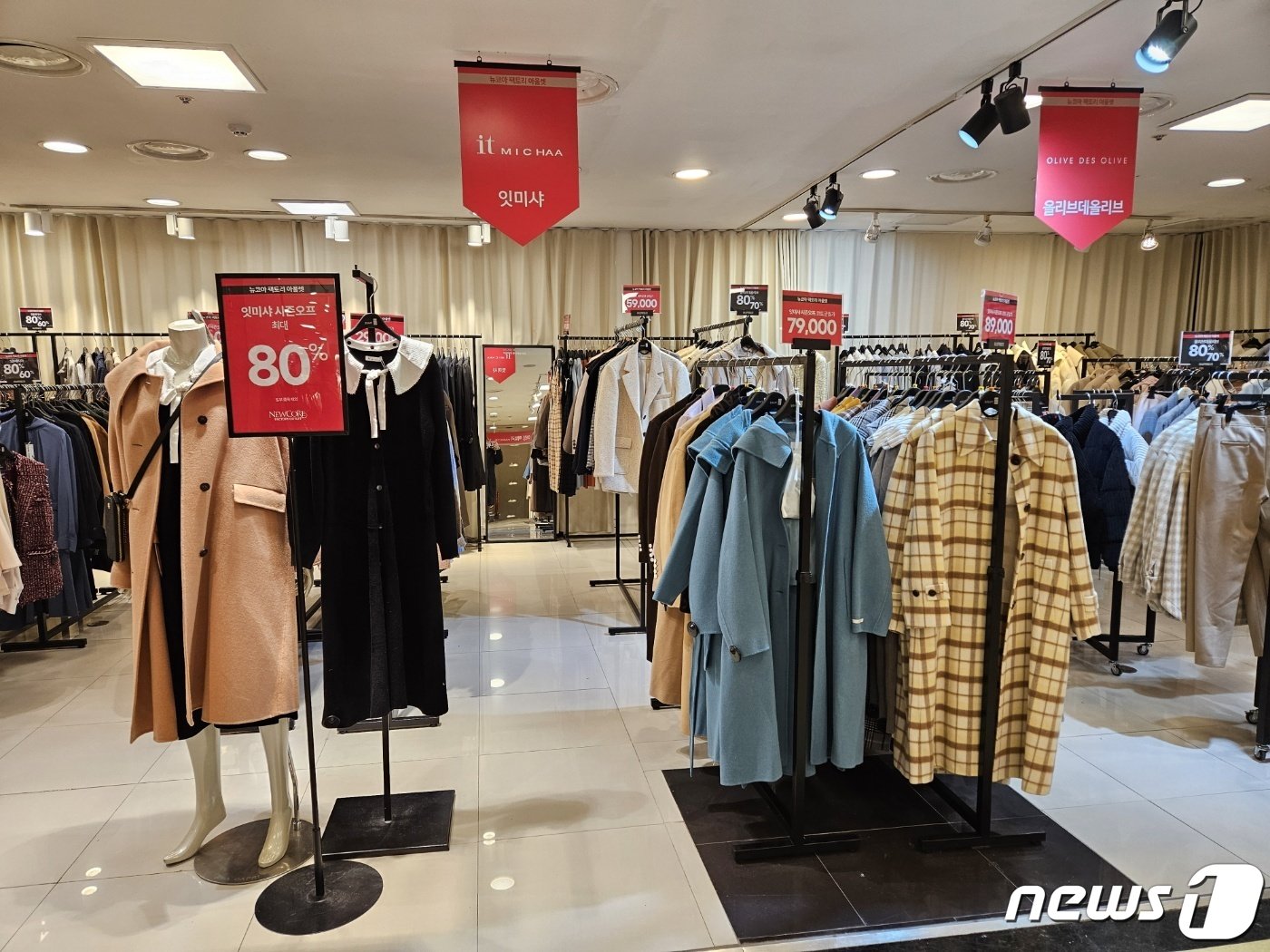 본문 이미지 - 뉴코아 팩토리아울렛 광명점 내부 모습.ⓒ 뉴스1/김진희 기자.