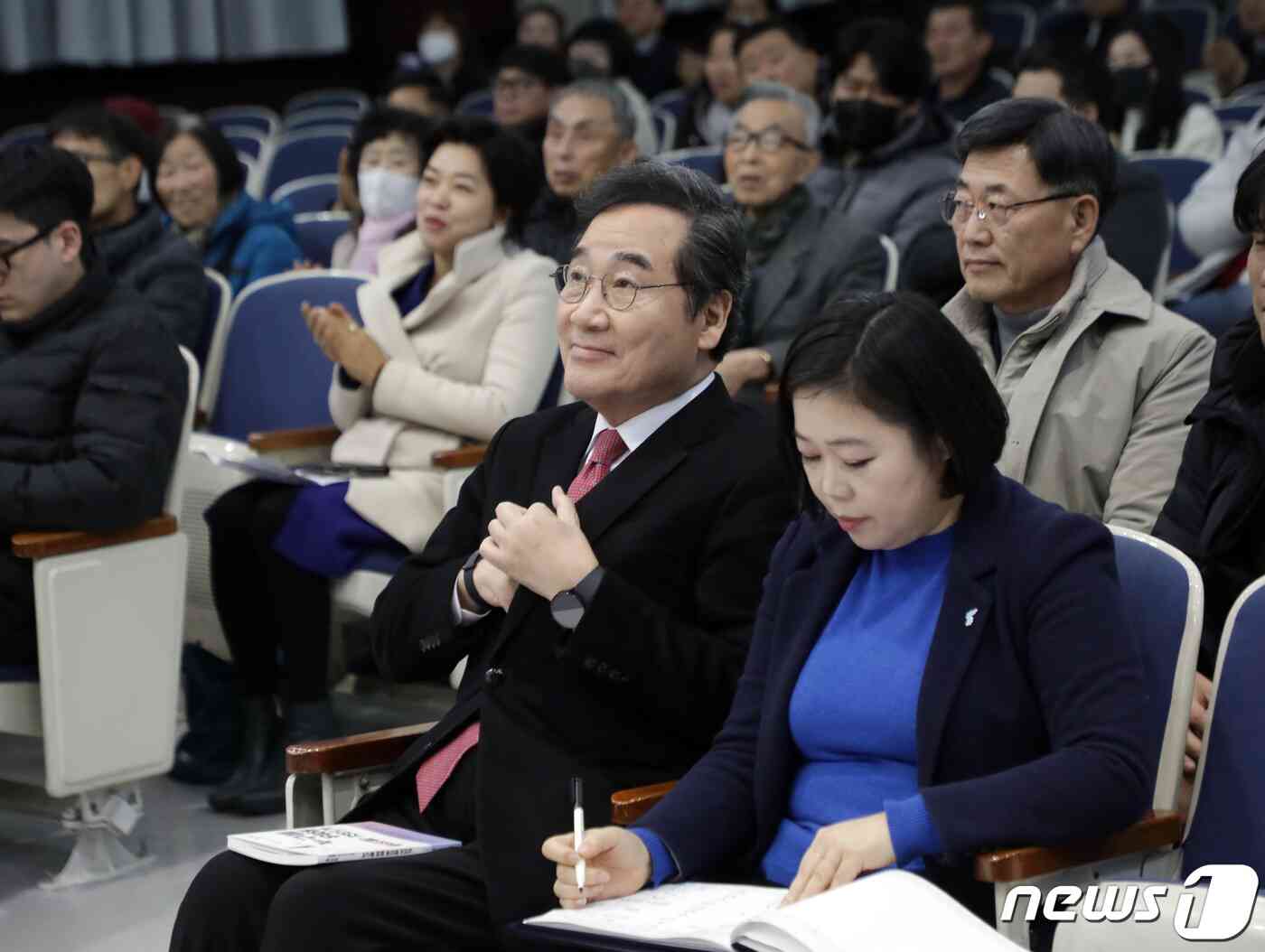 이낙연 전 더불어민주당 대표가 8일 울산시 남구 울산상공회의소 대회의실에서 열린 이미영 전 울산시의회 부의장의 '누구를 위해 투표할 것인가' 출판기념회에 참석해 있다. 2024.1.8/뉴스1 © News1 김지혜 기자