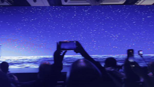 본문 이미지 -  세계 최대 가전·IT(정보기술) 전시회 'CES 2024' 개막을 하루 앞둔 8일(현지시간) 오전 미국 네바다주 라스베이거스 만달레이 베이에서 열린 LG전자 프레스 콘퍼런스에서 무선 투명 올레드 TV가 공개되고 있다. 2024.1.9/뉴스1 ⓒ News1 강태우 기자