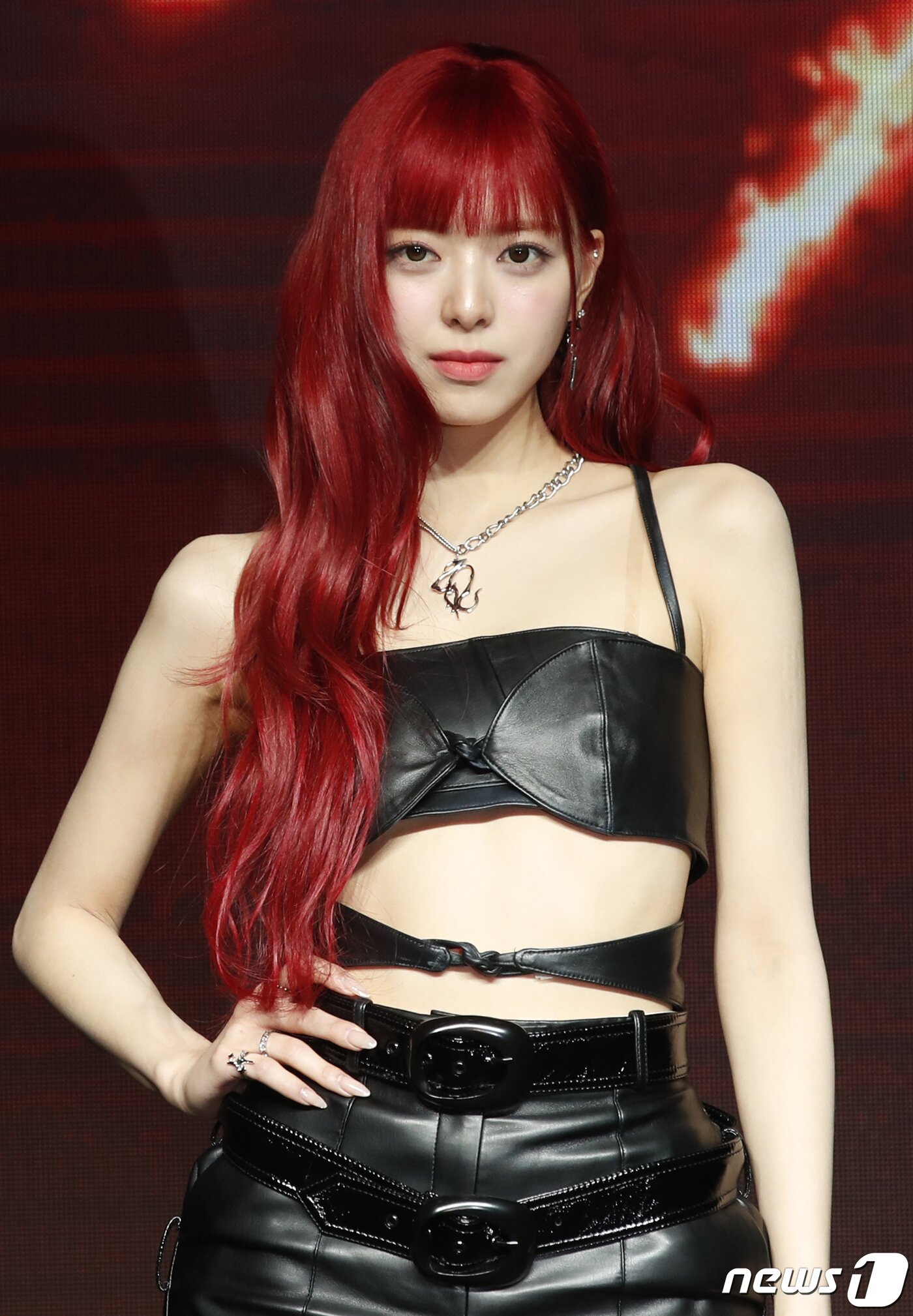 본문 이미지 - 있지 유나가 8일 서울 영등포구 콘래드 호텔에서 가진 새 미니 앨범 '본 투 비(BORN TO BE)' 발매 기념 기자간담회에서 포즈를 취하고 있다. ⓒ News1 권현진 기자