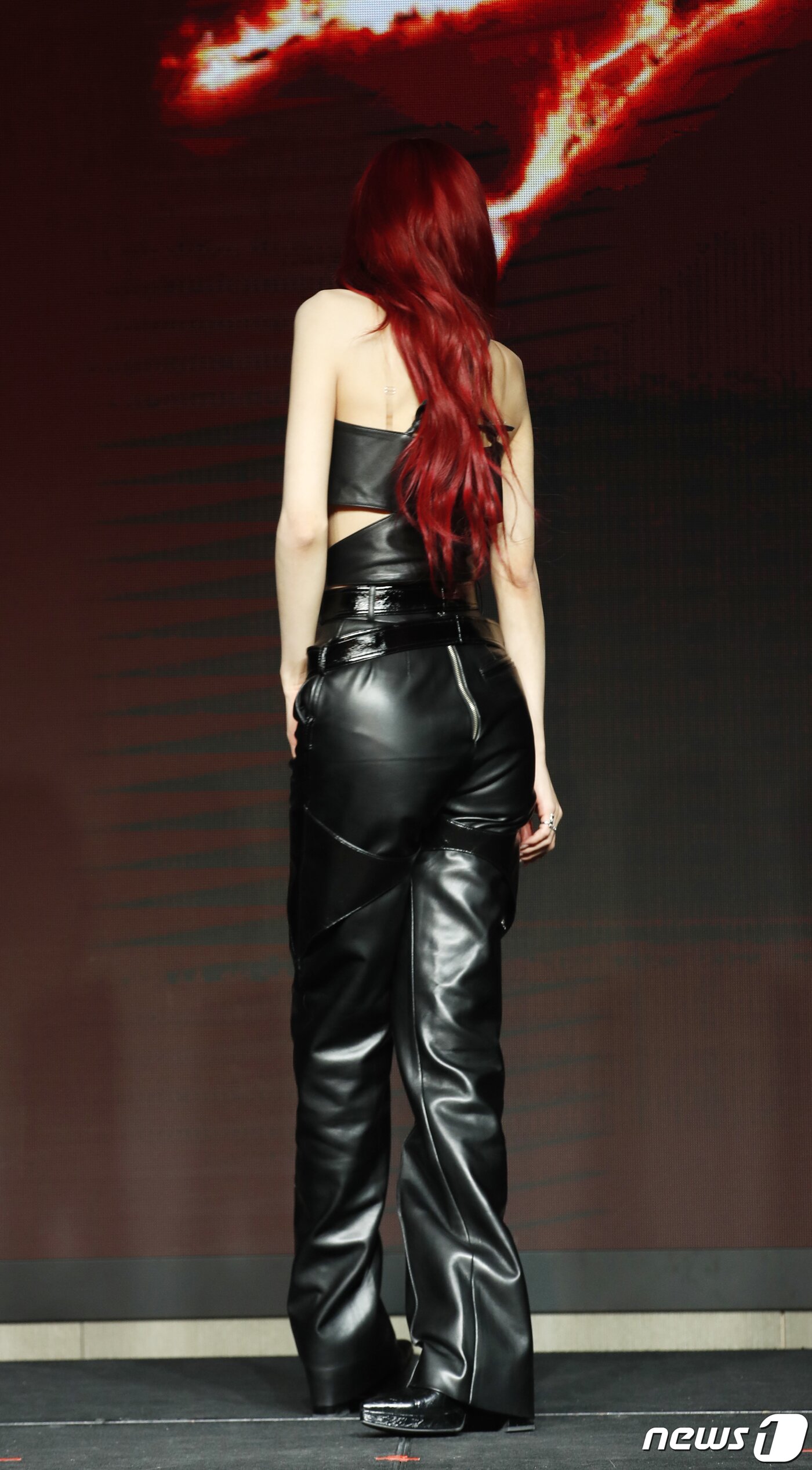 본문 이미지 - 있지 유나가 8일 서울 영등포구 콘래드 호텔에서 가진 새 미니 앨범 '본 투 비(BORN TO BE)' 발매 기념 기자간담회에 참석하고 있다. ⓒ News1 권현진 기자