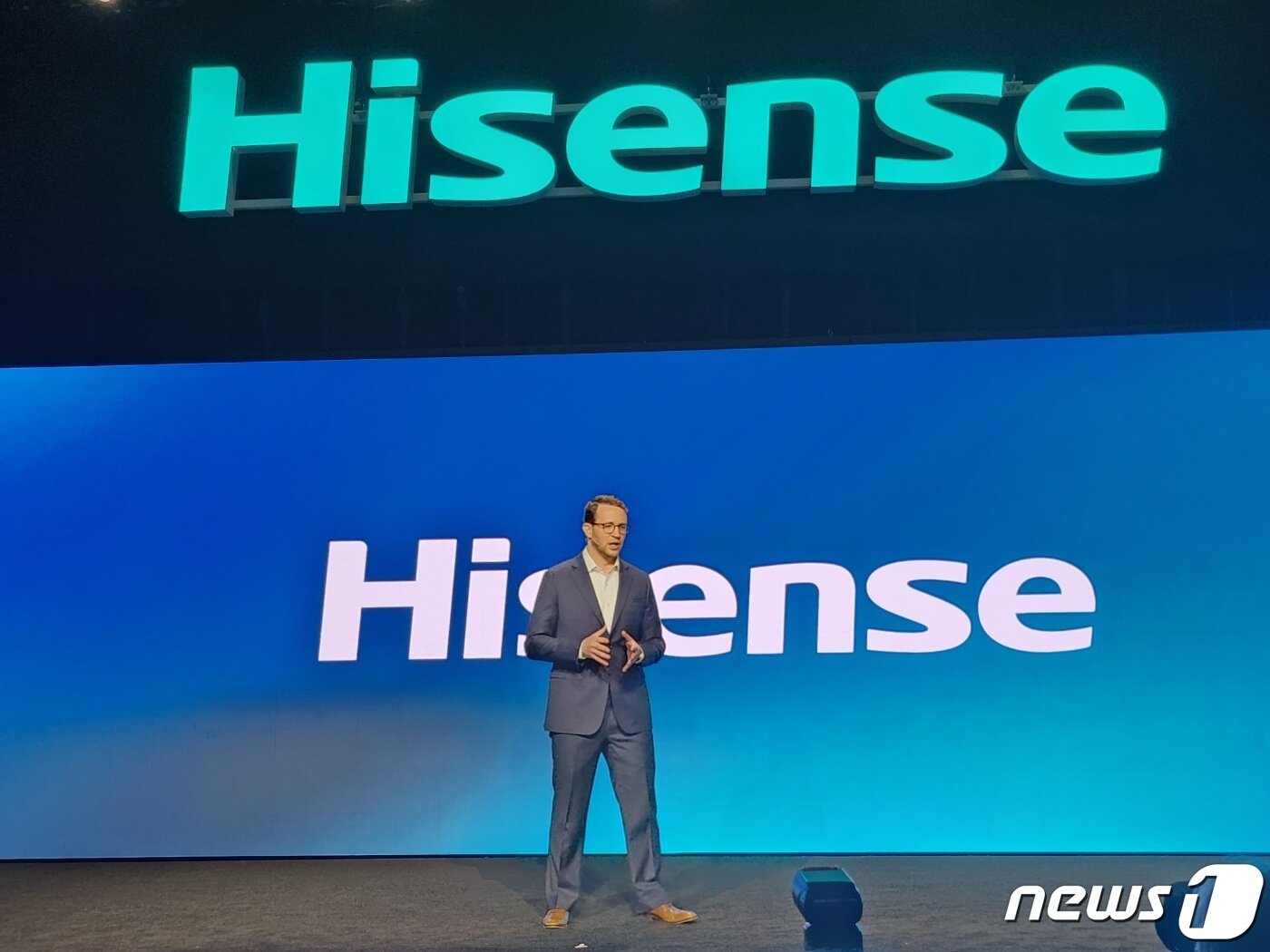 본문 이미지 -  데이비드 골드 하이센스 미국지사 사장이 8일(현지시간) 미국 라스베이거스 만달레이베이 호텔에서 미디어 콘퍼런스를 진행하고 있다. 2024.01.09 / 뉴스1 ⓒ News1
