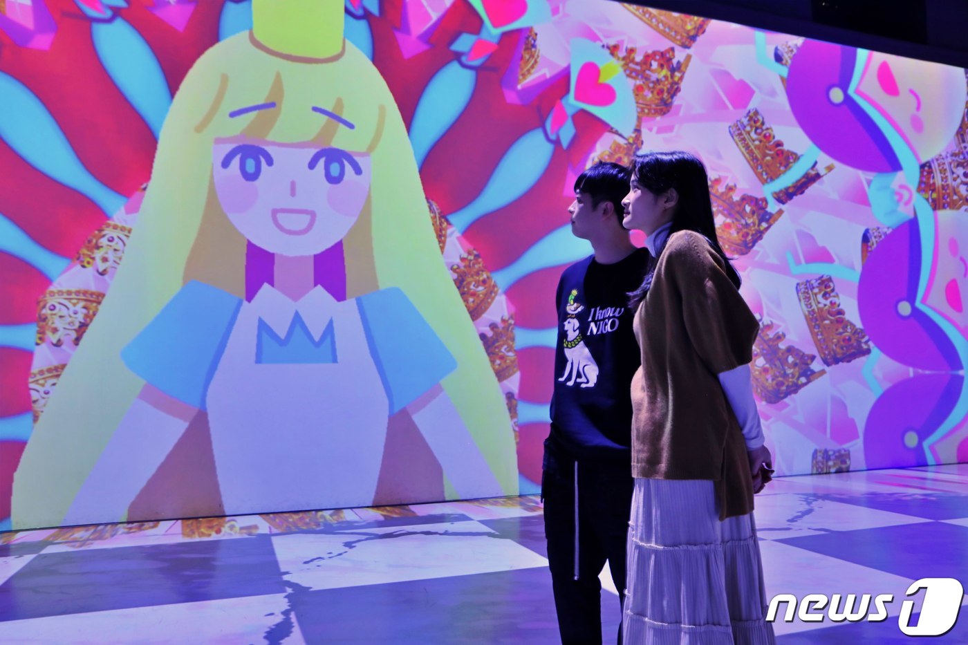 (서울=뉴스1) = 롯데백화점은 오는 10일부터 서울 중구 소공동 본점 9층 그라운드 시소에서 '앨리스: 인투 더 뉴월드' 전시를 시작한다고 9일 밝혔다.이번 전시는 이상한 나라의 …