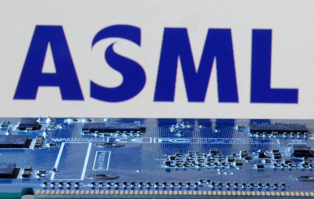 ASML "AI 반도체 장비 2028년까지 공급부족…2030년 주문 문의도"