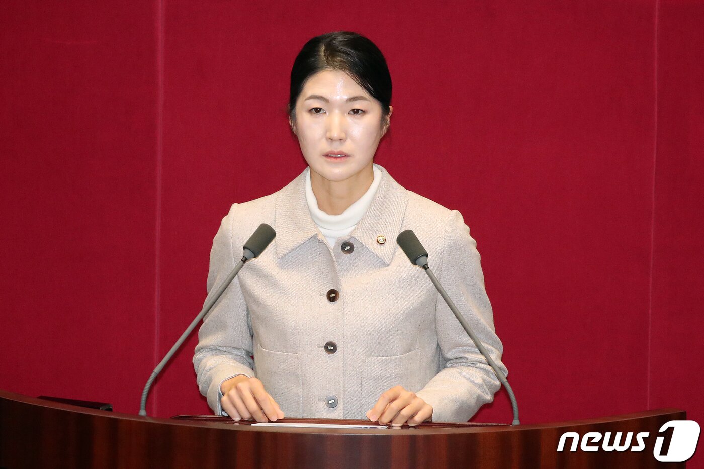 본문 이미지 - 김은희 국민의힘 의원이 2024년 1월 9일 오후 서울 여의도 국회 본회의장에서 열린 제411회국회&#40;임시회&#41; 제4차 본회의에서 인사말을 하고 있다. 김 의원은 허은아 국민의힘 비례대표 의원의 탈당으로 비례대표 의원직을 승계 받았다. 2024.1.9/뉴스1 ⓒ News1 이승배 기자