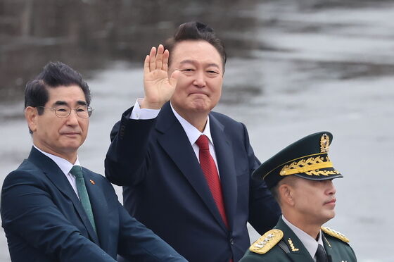 [속보] 윤 대통령 "국군의 뜨거운 애국·충정심이 자유와 번영의 토대"