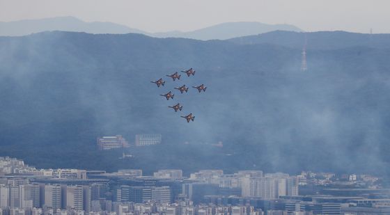 한눈에 보이는 블랙이글스의 공연