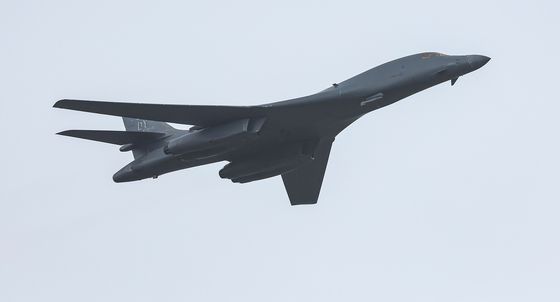 美 B-1B 폭격기, 국군의날 행사 참석 앞서 한미 연합훈련