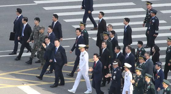 건군 76주년 국군의날 행진 나선 윤석열 대통령