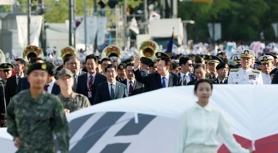 윤석열 대통령, 국군의날 국민과함께 행진