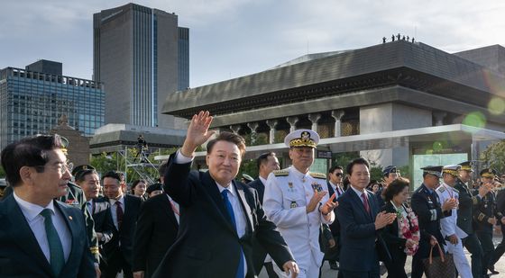 윤석열 대통령, 국군의날 국민과함께 행진