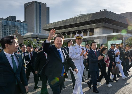 [뉴스1 PICK]尹대통령, 2년 연속 국군의날 시가행진…"자유 대한민국 파이팅"