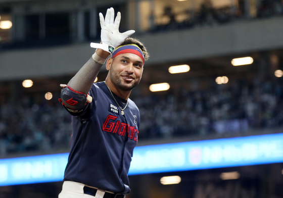 "가족여행 떠나 천만다행"…롯데 레이예스, 베네수엘라 사태 피했다