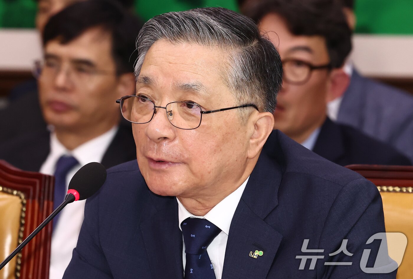 본문 이미지 - 이한준 한국토지주택공사(LH) 사장이 10일 오전 서울 여의도 국회 국토교통위원회에서 열린 한국토지주택공사 등에 대한 국정감사에서 질의에 답변하고 있다. 2024.10.10/뉴스1 ⓒ News1 김민지 기자