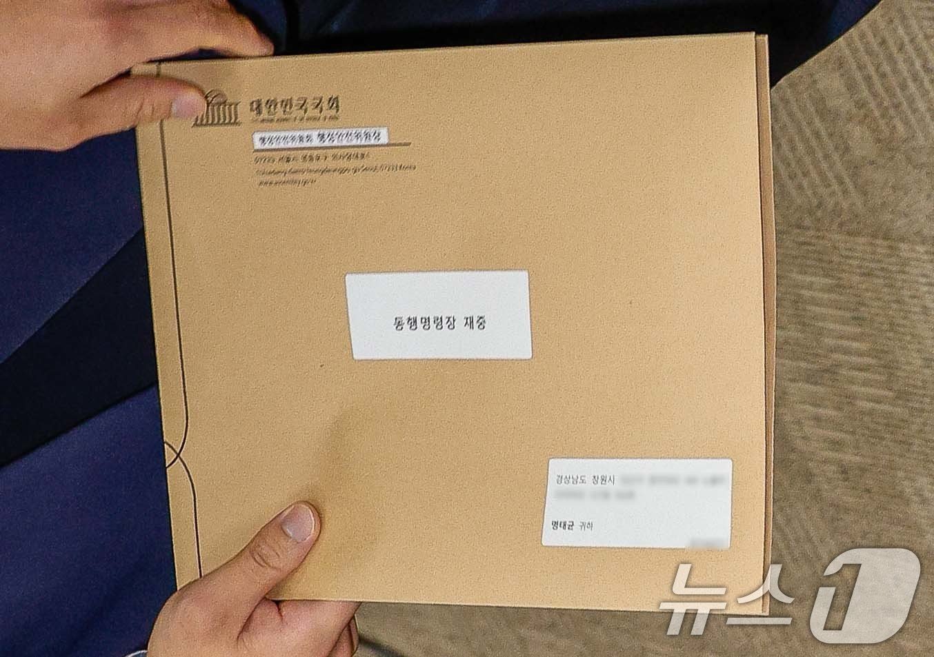 본문 이미지 - 신정훈 국회 행정안전위원회 위원장이 10일 오전 서울 여의도 국회 행안위에서 열린 중앙선거관리위원회·진실·화해를위한과거사정리위원회·소방청·한국소방산업기술원 국정감사에서 증인 불출석한 명태균 씨와 김영선 전 국민의힘 의원에 대해 동행명령장을 발부하고 있다. 2024.10.10/뉴스1 ⓒ News1 안은나 기자