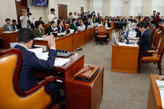 '명태균 의혹' 여야 충돌…고성·감정 싸움에 국감장 곳곳 '스톱'(종합)