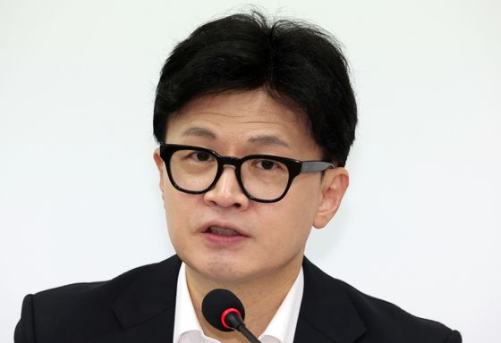 한동훈 '김여사 기소' 촉구?…친윤계 "보수 분열" 부글