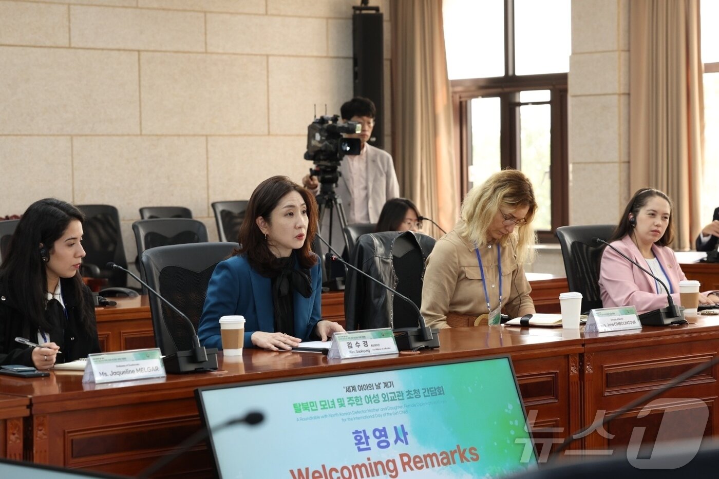 본문 이미지 - 김수경 통일부 차관이 10일 &#39;세계 여아의 날&#39; 간담회에서 발언하고 있다. &#40;통일부 제공&#41;