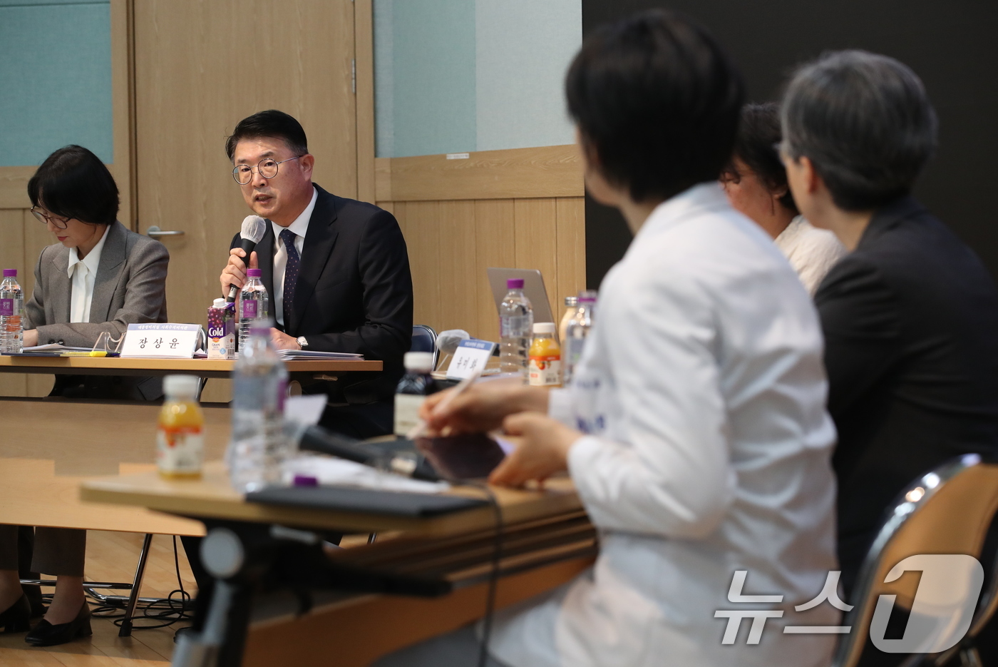 (서울=뉴스1) 오대일 기자 = 장상윤 대통령실 사회수석이 10일 서울 종로구 서울대학교 의과대학 융합관에서 열린 서울의대 교수 비대위·보건복지부 주최 ‘의료개혁, 어디로 가는가‘ …