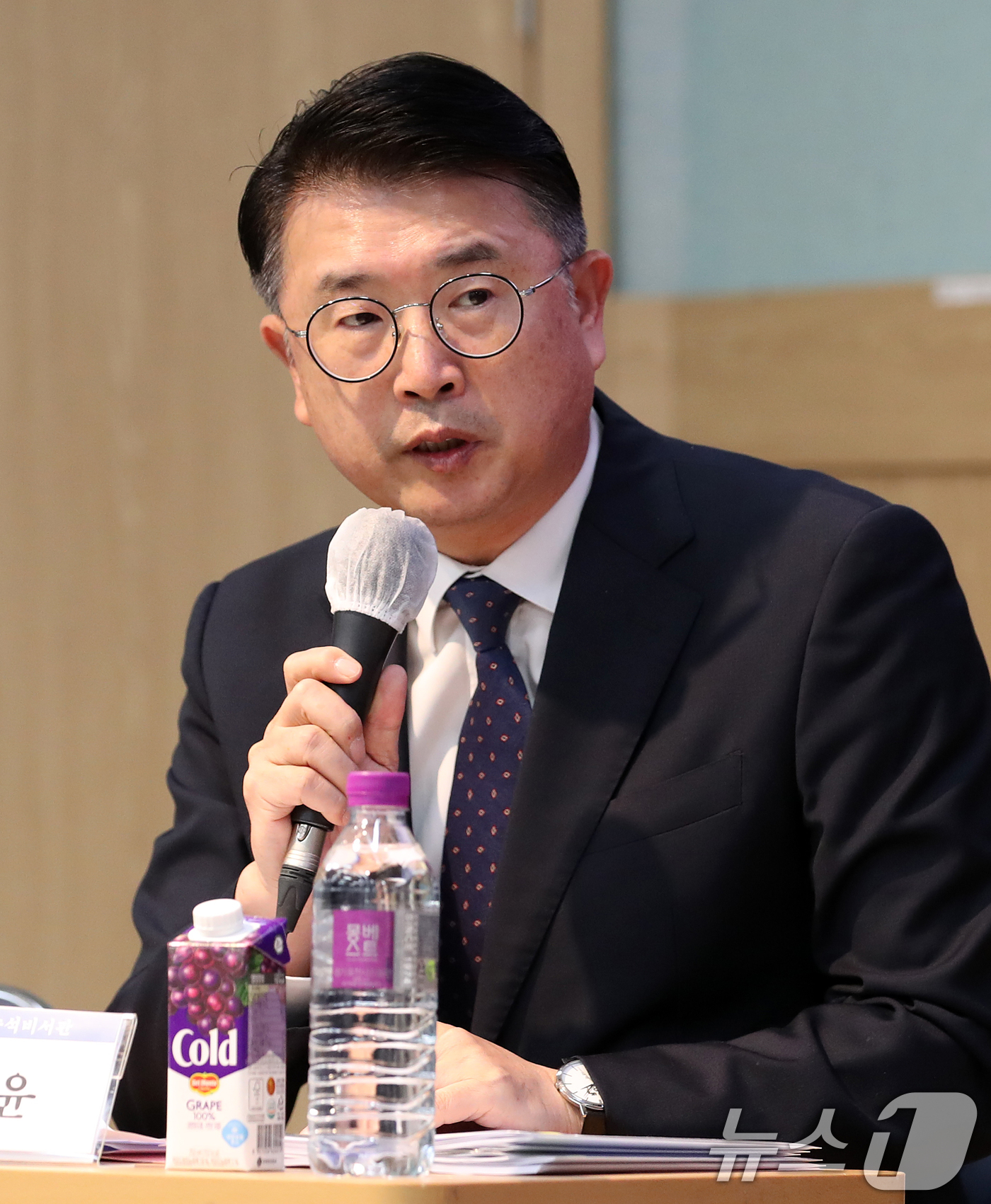 (서울=뉴스1) 오대일 기자 = 장상윤 대통령실 사회수석이 10일 서울 종로구 서울대학교 의과대학 융합관에서 열린 서울의대 교수 비대위·보건복지부 주최 ‘의료개혁, 어디로 가는가‘ …