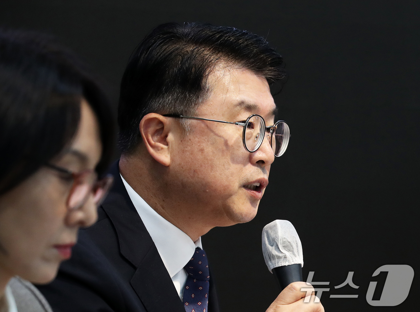 (서울=뉴스1) 오대일 기자 = 장상윤 대통령실 사회수석이 10일 서울 종로구 서울대학교 의과대학 융합관에서 열린 서울의대 교수 비대위·보건복지부 주최 ‘의료개혁, 어디로 가는가‘ …