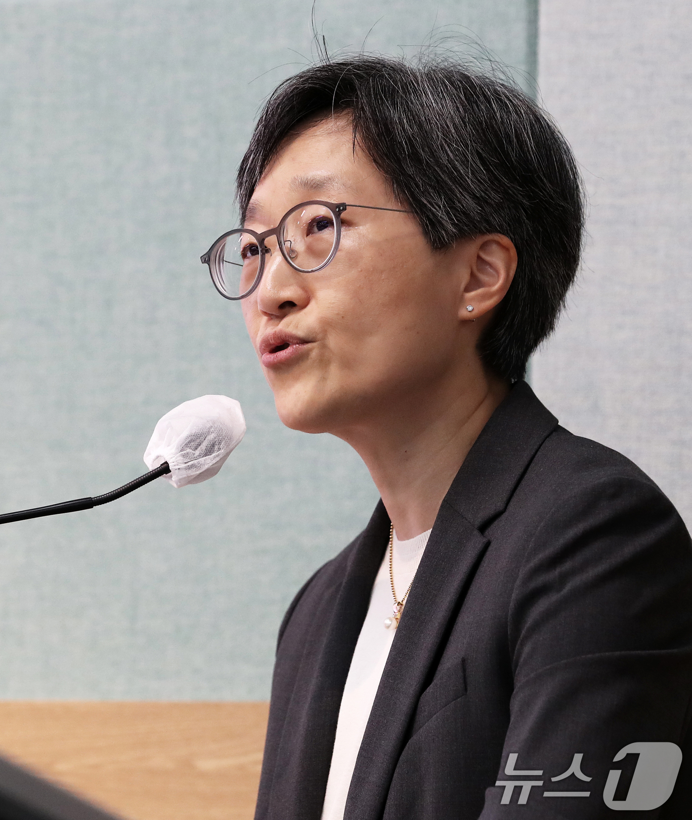 (서울=뉴스1) 오대일 기자 = 10일 서울 종로구 서울대학교 의과대학 융합관에서 열린 서울의대 교수 비대위·보건복지부 주최 ‘의료개혁, 어디로 가는가‘ 토론회에서 강희경 서울의대 …